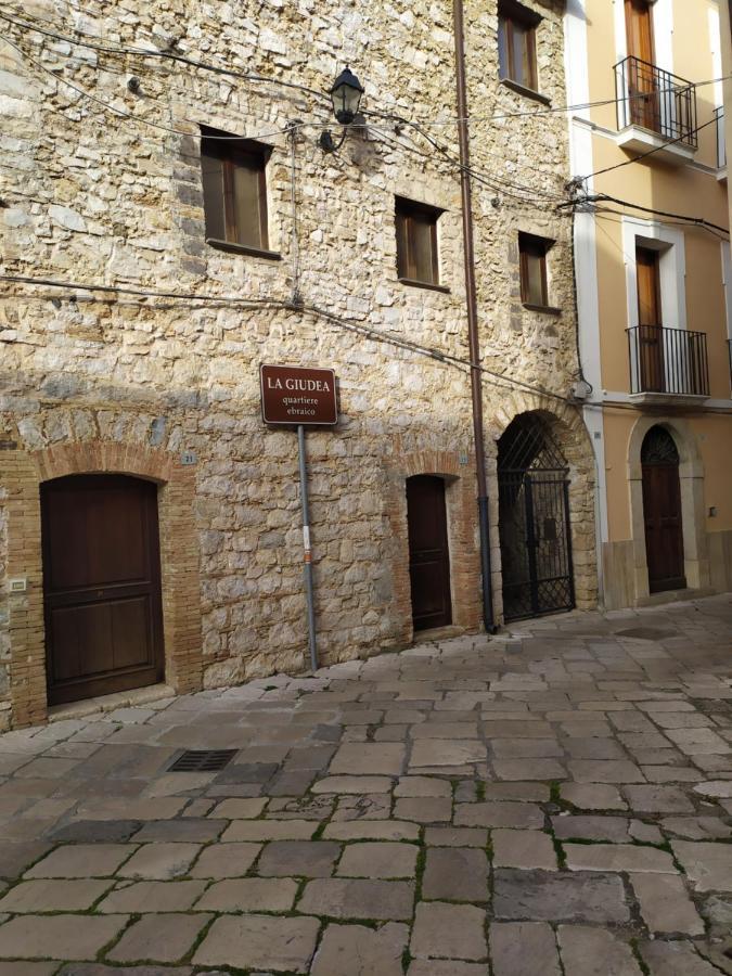Casa Flora Fondi Centro Storico Daire Dış mekan fotoğraf